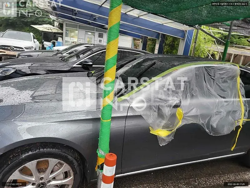 Photo 2 of 3: 2018 Mercedes-Benz E300, VIN WDDZF4JB4KA571099 — Korean insurance auction