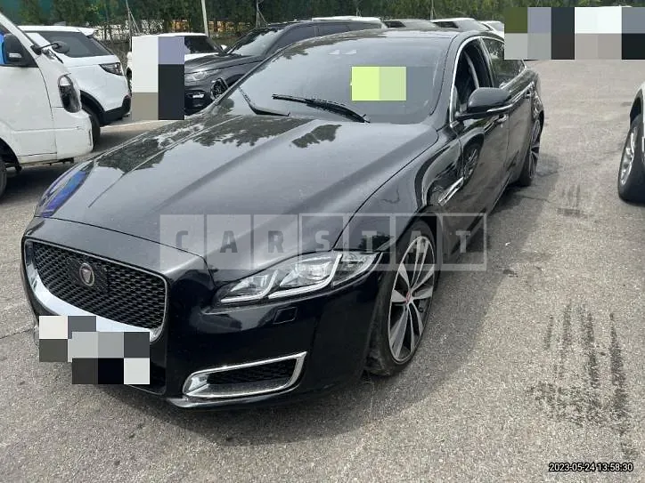 Photo 2 of 32: 2019 Jaguar XJ 3.0d, VIN SAJAA22P9KNW17623 — Korean insurance auction