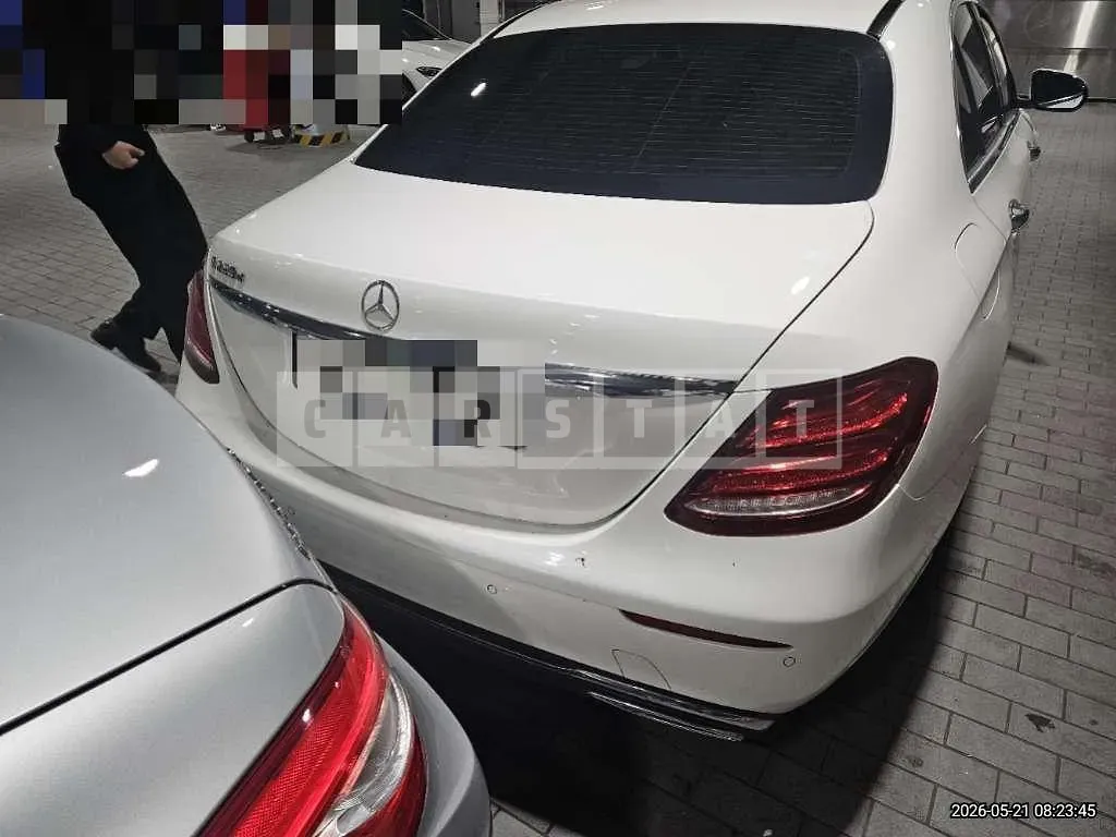 Photo 2 of 23: 2018 Mercedes-Benz E220 d — Korean insurance auction