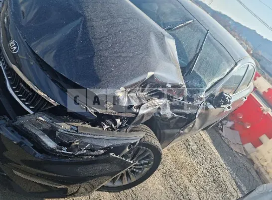 Photo 2 of 47: 2020 Kia K5, VIN KNAGU411BLA385182 — Korean insurance auction