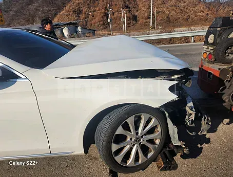 Photo 2 of 9: 2018 Mercedes-Benz E300 4Matic — Korean insurance auction