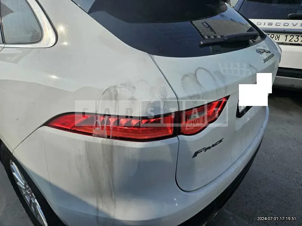 Photo 2 of 18: 2018 Jaguar F-Pace 20d — Korean insurance auction