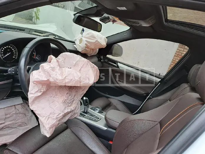 Photo 2 of 23: 2018 BMW X4 xDrive 20d, VIN WBAXX1109J0Y50335 — Korean insurance auction