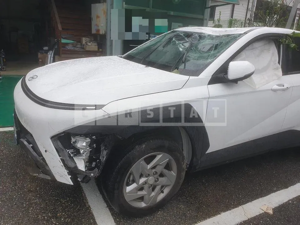 Photo 2 of 8: 2023 Hyundai Kona 1.6 Gasoline, VIN KMHHC813BPU014694 — Korean insurance auction
