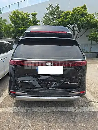 Photo 2 of 17: 2021 Kia Carnival — Korean insurance auction