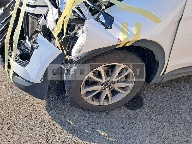Photo 2 of 17: 2015 Hyundai Santa Fe, VIN KMHSU81UBFU371401 — Korean insurance auction