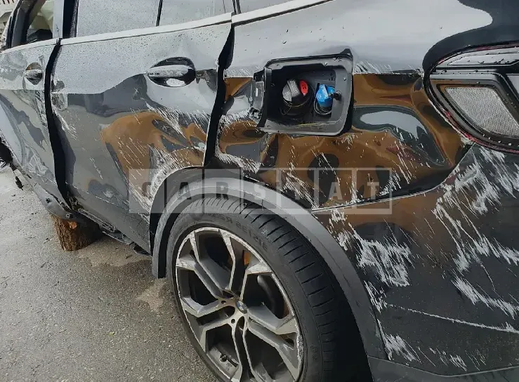 Photo 2 of 9: 2022 BMW X5 xDrive30d, VIN WBAJU8109N9N37746 — Korean insurance auction