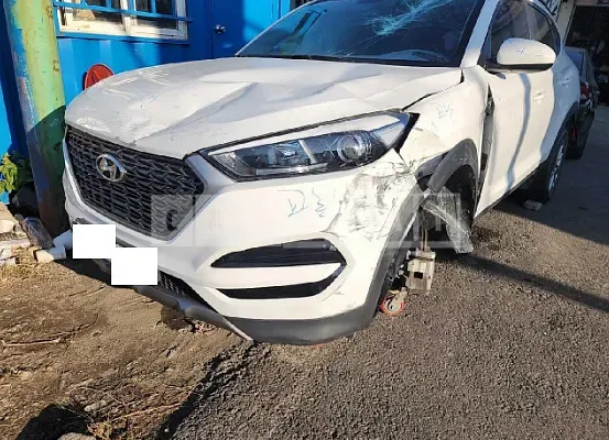 Photo 2 of 21: 2017 Hyundai Tucson, VIN KMHJ2815GHU373018 — Korean insurance auction