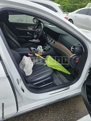 Photo 2 of 27: 2019 Mercedes-Benz E 300 e — Korean insurance auction