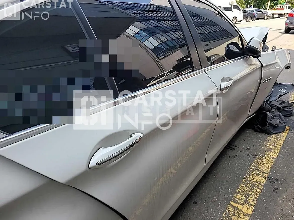 Photo 2 of 23: 2015 BMW 520d xDrive, VIN WBA5E7100FG158344 — Korean insurance auction