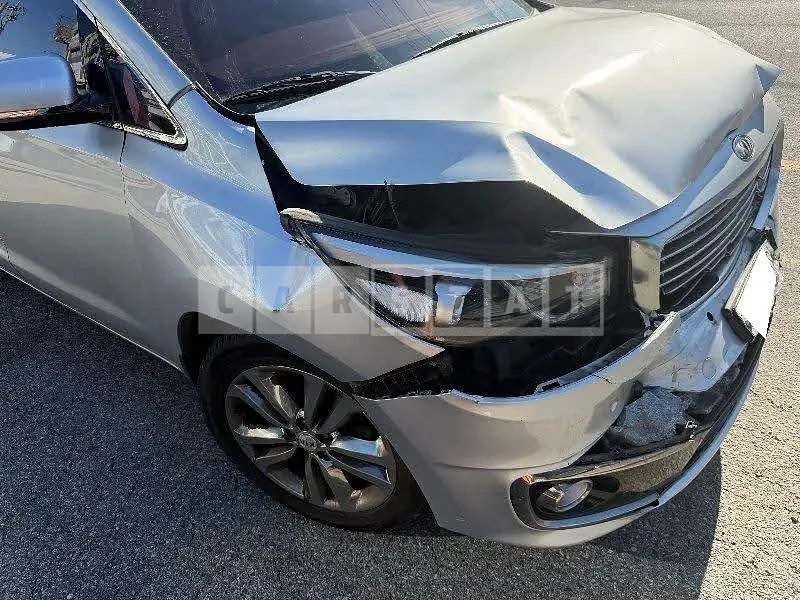 Photo 2 of 27: 2016 Kia Carnival, VIN KNAMC81ABHS247565 — Korean insurance auction