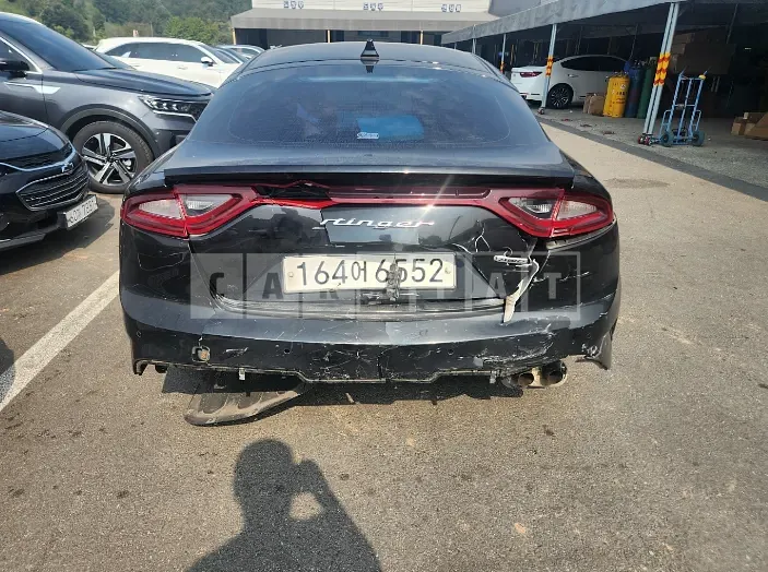 Photo 2 of 35: 2018 Kia Stinger, VIN KNAE351BDJS013255 — Korean insurance auction