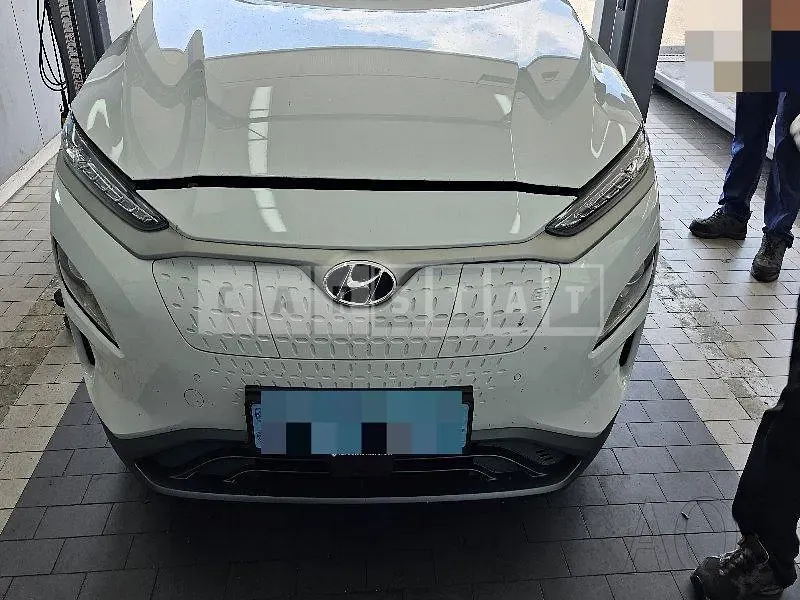 Photo 2 of 8: 2018 Hyundai Kona Electric, VIN KMHK381GFKU010505 — Korean insurance auction