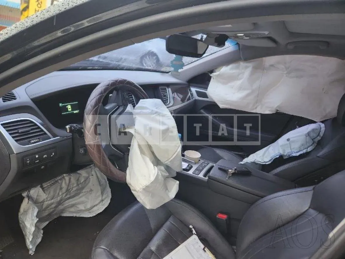 Photo 2 of 27: 2017 Genesis G80 3.3, VIN KMHGL41DDHU214662 — Korean insurance auction