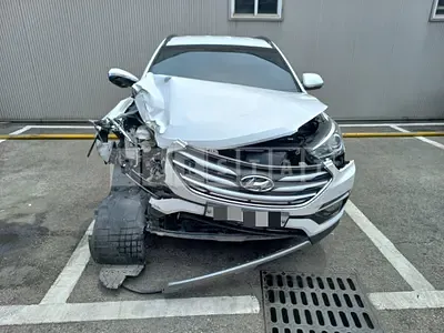 Photo 1 of 7: 2017 Hyundai Santa Fe, VIN KMHSW81UBHU754391 — Korean insurance auction