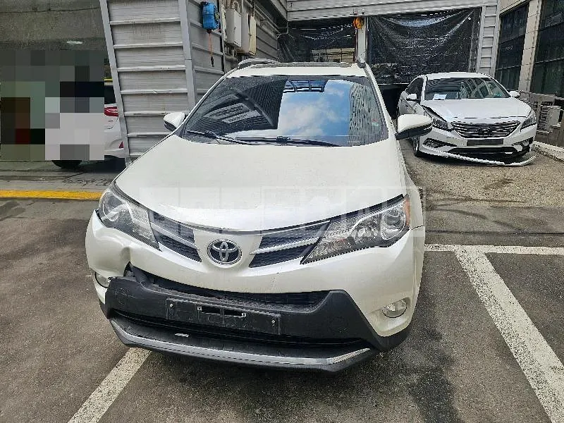 Photo 2 of 26: 2015 Toyota RAV4 — Korean insurance auction