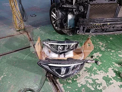 Photo 1 of 1: 2016 Hyundai (parts) Santa Fe DM Headlamp — Korean insurance auction