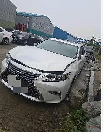 Photo 3 of 3: 2018 Lexus ES300h — Korean insurance auction