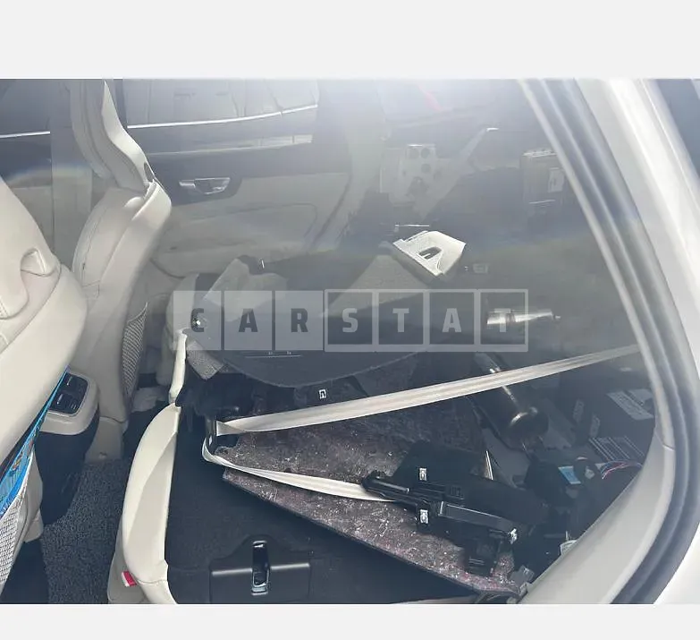 Photo 2 of 52: 2025 Volvo XC60B5 AWD — Korean insurance auction
