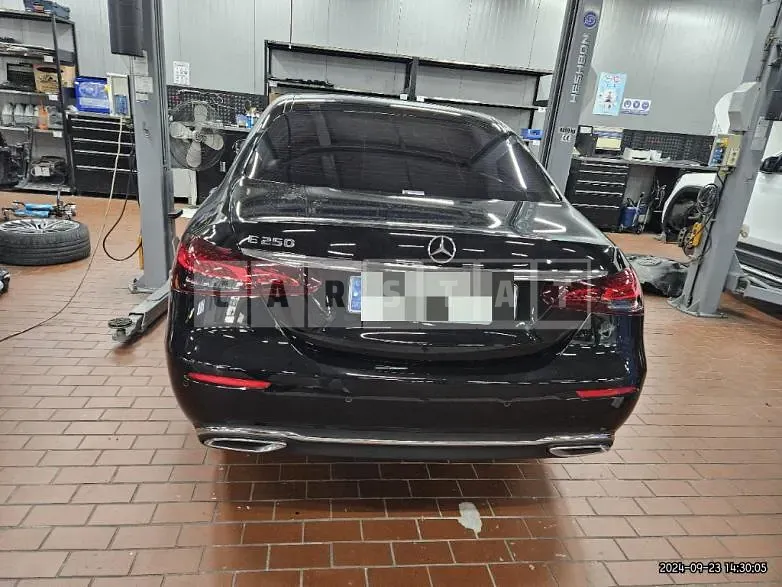 Photo 2 of 14: 2023 Mercedes-Benz E250 — Korean insurance auction