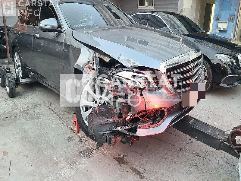 Photo 2 of 32: 2019 Mercedes-Benz E300 4Matic, VIN WDDZF4KB1KA682577 — Korean insurance auction