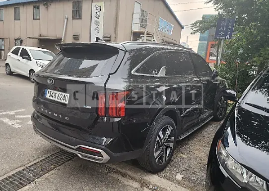 Photo 2 of 35: 2021 Kia Sorento, VIN KNARG81GDMA022435 — Korean insurance auction