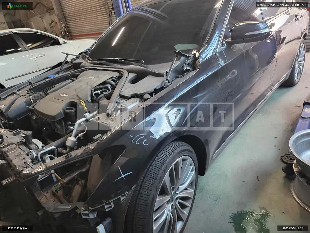 Photo 2 of 48: 2018 Hyundai Genesis /G80, VIN KMHGN41DBJU295185 — Korean insurance auction
