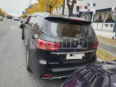 Photo 1 of 5: 2020 Kia Carnivals — Korean insurance auction