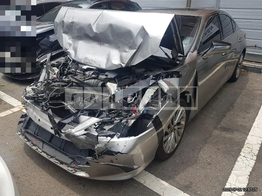 Photo 2 of 34: 2019 Lexus ES300h — Korean insurance auction