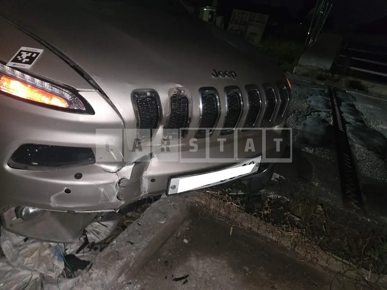 Photo 2 of 9: 2015 Jeep Cherokee, VIN 1C4PJMDYXFW693541 — Korean insurance auction