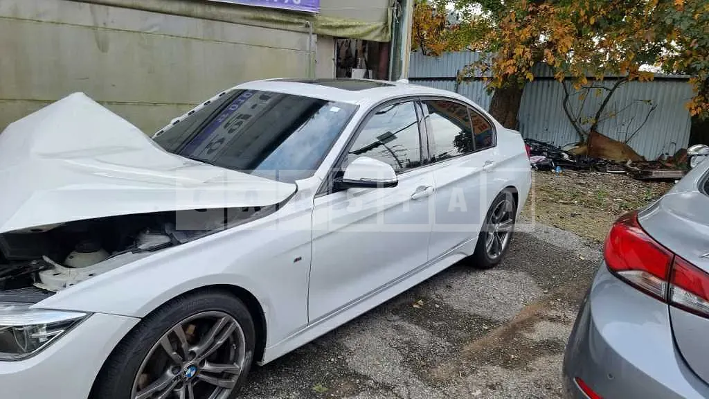 Photo 2 of 14: 2017 BMW 320i, VIN WBA8A9102HK823478 — Korean insurance auction