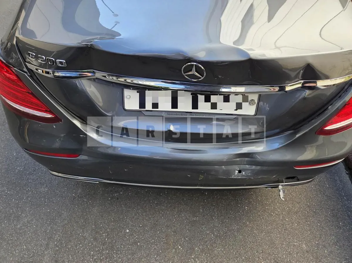 Photo 2 of 11: 2018 Mercedes-Benz E200 — Korean insurance auction
