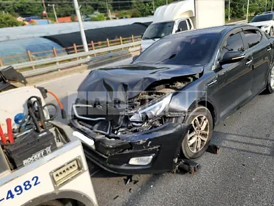 Photo 1 of 6: 2015 Kia K5, VIN KNAGN418BFA563547 — Korean insurance auction