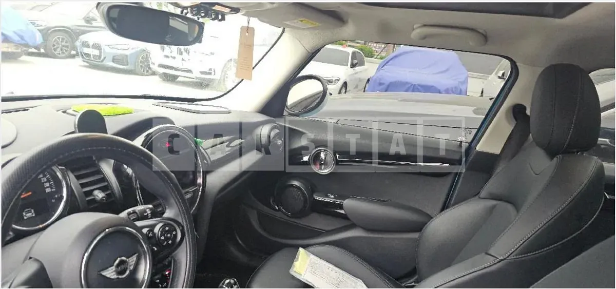 Photo 2 of 42: 2018 MINI Cooper D Five Door — Korean insurance auction