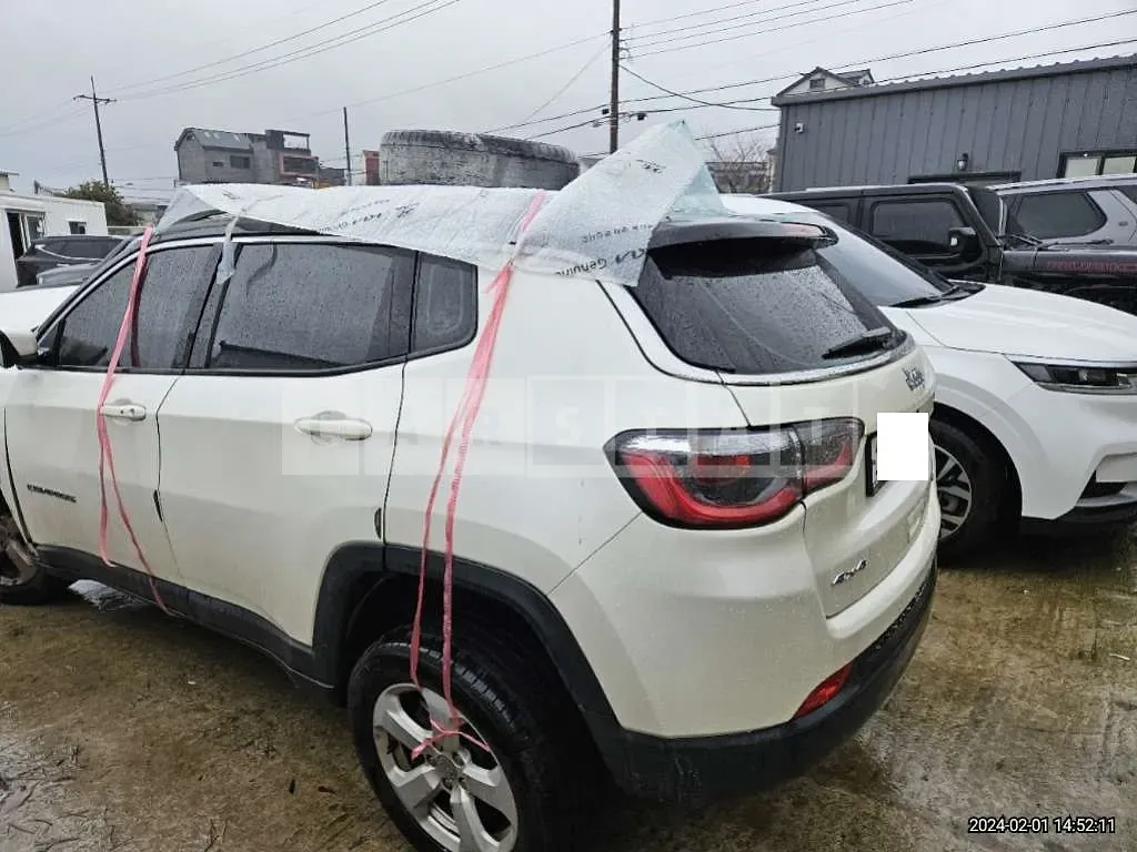 Photo 2 of 15: 2018 Jeep Straw Compass 2.4, VIN 3C4NJDCB3JT396744 — Korean insurance auction