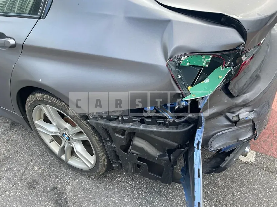 Photo 2 of 38: 2018 BMW 330i — Korean insurance auction