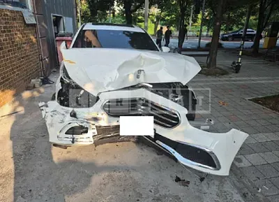 Photo 1 of 43: 2023 Mercedes-Benz E350 4Matic — Korean insurance auction