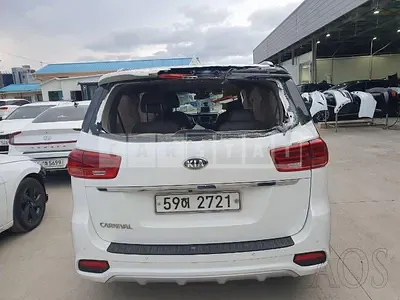 Photo 1 of 15: 2019 Kia Carnival, VIN KNAMB81ABKS468161 — Korean insurance auction