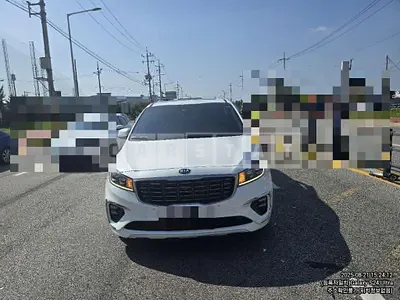 Photo 1 of 11: 2018 Kia Carnivals — Korean insurance auction