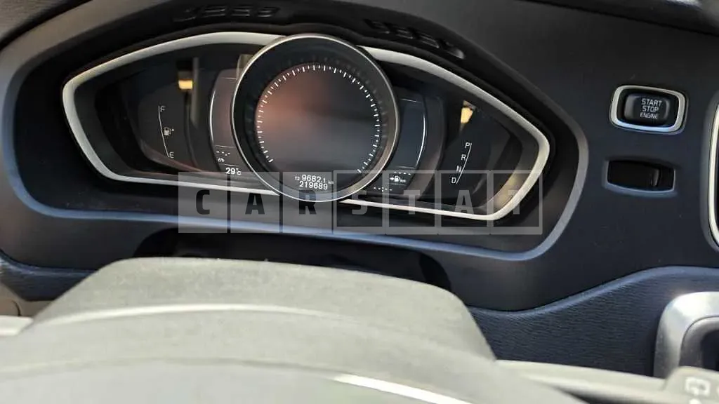 Photo 2 of 6: 2018 Volvo V40D3 — Korean insurance auction