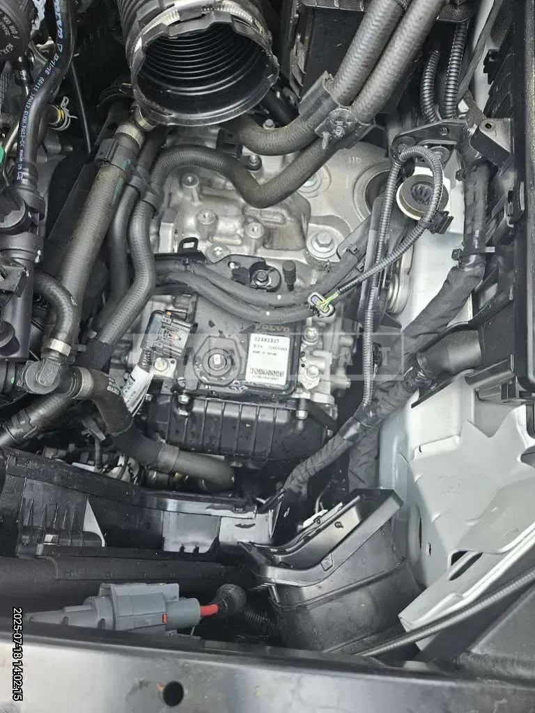 Photo 2 of 28: 2024 Volvo V60CCB5 AWD — Korean insurance auction