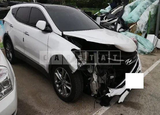 Photo 2 of 7: 2017 Hyundai Santa Fe, VIN KMHSW81UDHU739605 — Korean insurance auction