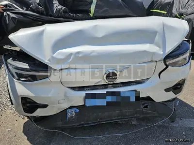 Photo 1 of 12: 2022 Volvo C40 Recharge Twin — Korean insurance auction