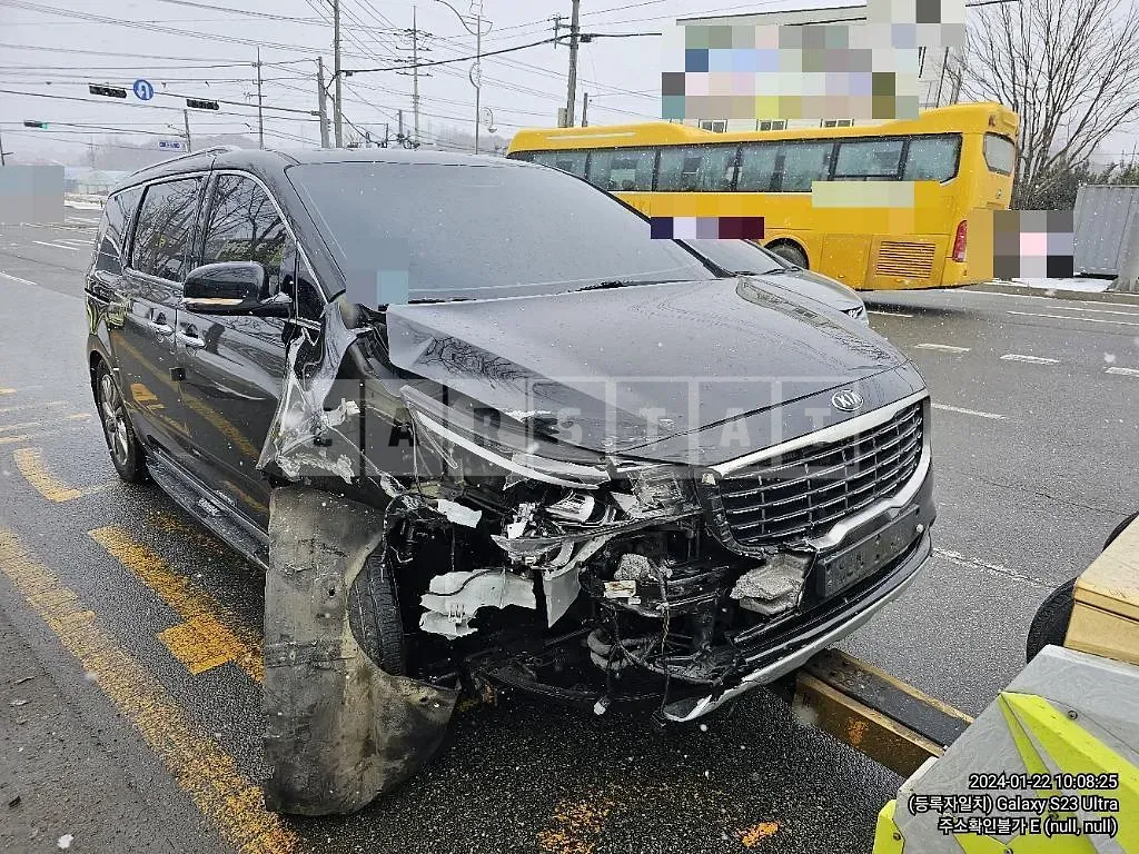 Photo 2 of 6: 2019 Kia Carnivals, VIN KNAMC81ABKS602627 — Korean insurance auction
