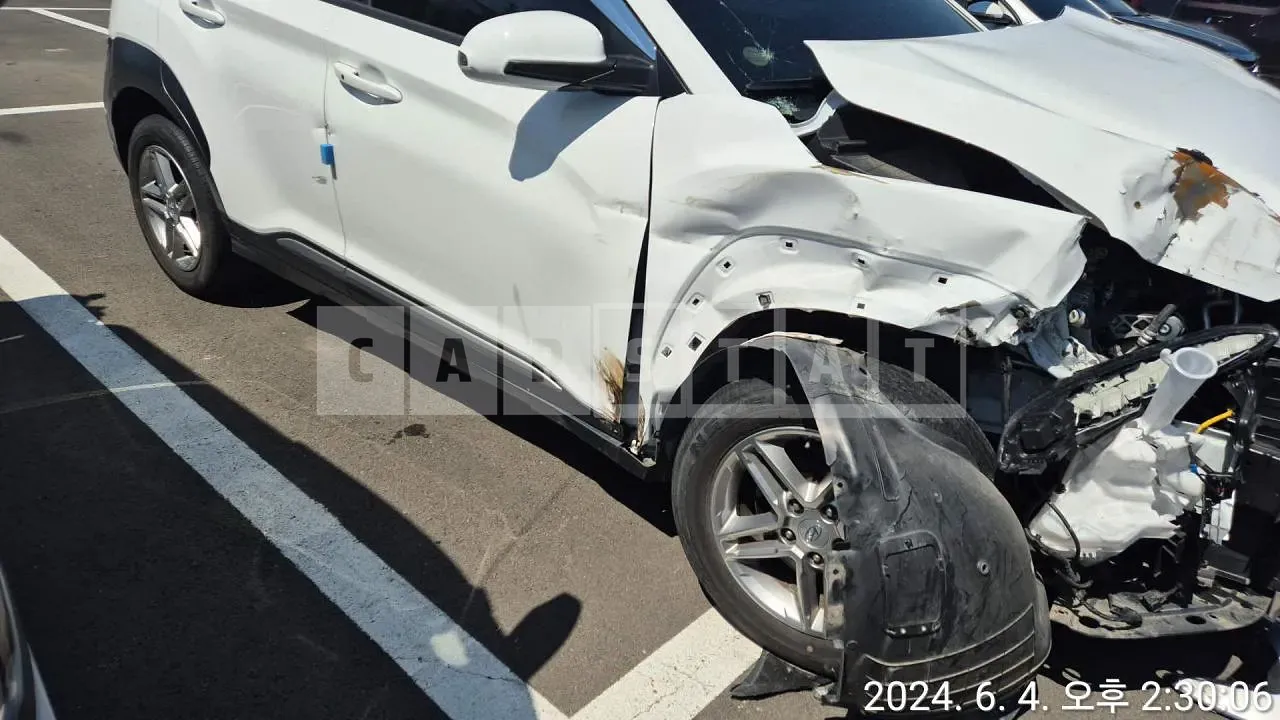 Photo 2 of 19: 2021 Hyundai Kona, VIN KMHK3813GMU806844 — Korean insurance auction