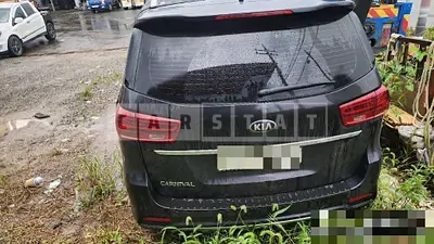 Photo 1 of 7: 2018 Kia Carnivals — Korean insurance auction