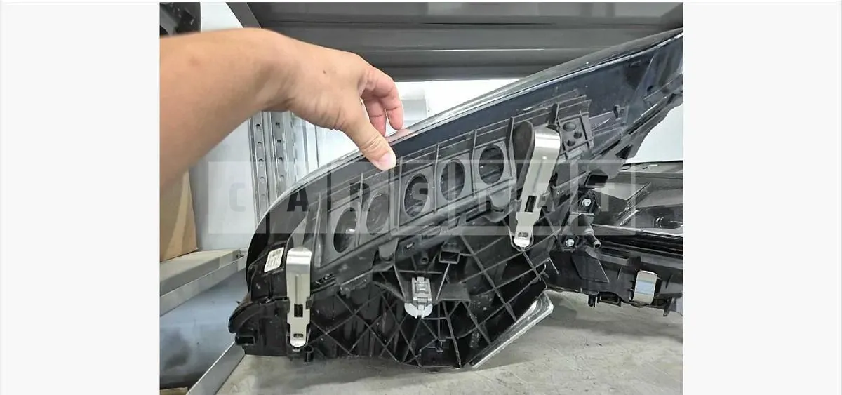 Photo 2 of 9: 2022 BMW (parts) i4 eDrive40 Headlamp — Korean insurance auction