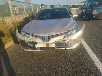 Photo 1 of 3: 2017 Toyota Camry Hybrid — Korean insurance auction