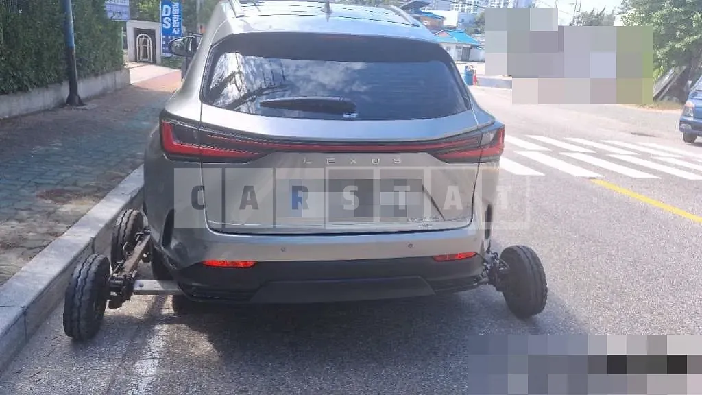 Photo 2 of 42: 2024 Lexus NX350h — Korean insurance auction