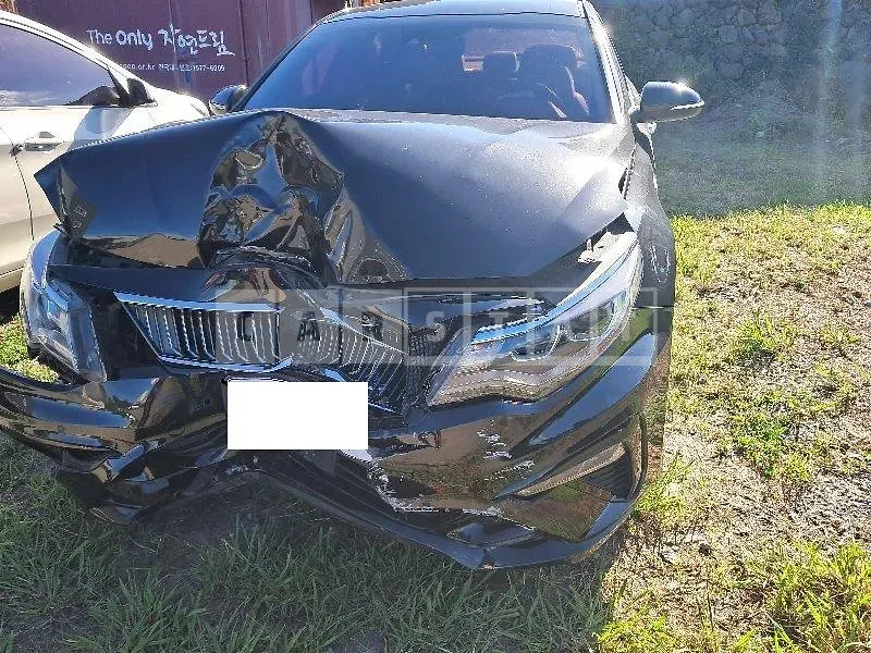 Photo 2 of 7: 2019 Kia K5 — Korean insurance auction